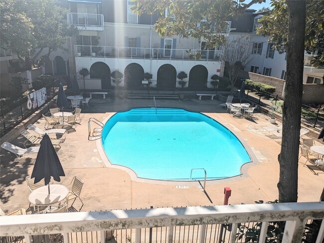 Building Photo - 2601 Bellefontaine Unit B204 Rental