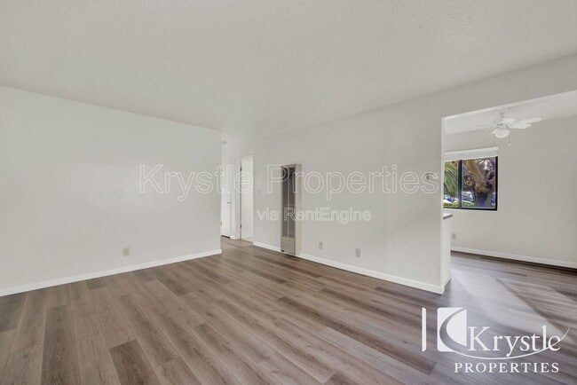 Photo - 129 W F St