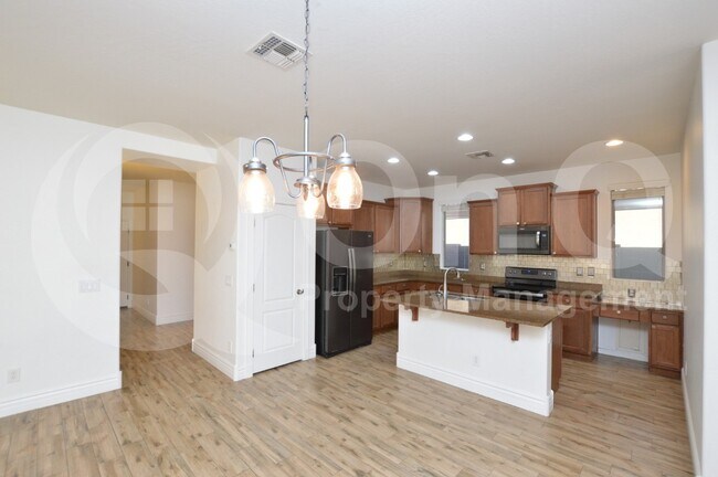 Photo - 3889 S Vineyard Ave