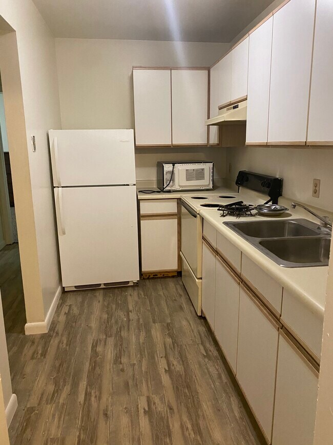 Photo - Campus Hill Apartments