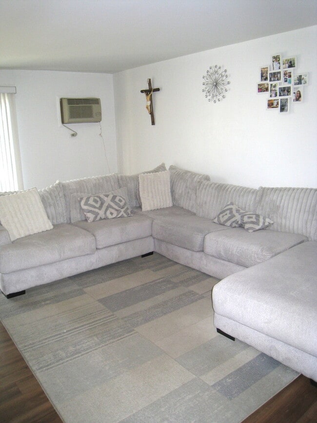 Photo - 187 Pickwick Dr Unit 1A