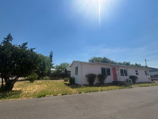 Building Photo - 1420 Gleason Rd