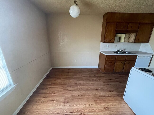 Photo - 1700 Kirk Ave Unit Apt 207