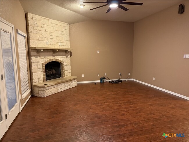 Photo - 621 S Roy Reynolds Dr