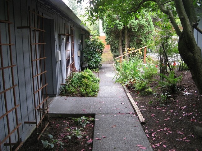 Building Photo - 3894 NW Chemult Pl Unit 3894 NW Chemult Pl