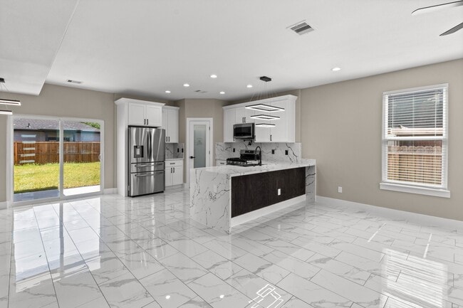 Photo - 7927 Colonial Ln