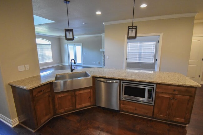 Photo - STUNNING 4 Bedroom, 2.5 Bathroom, 2 Car Garage In Fayetteville, AR