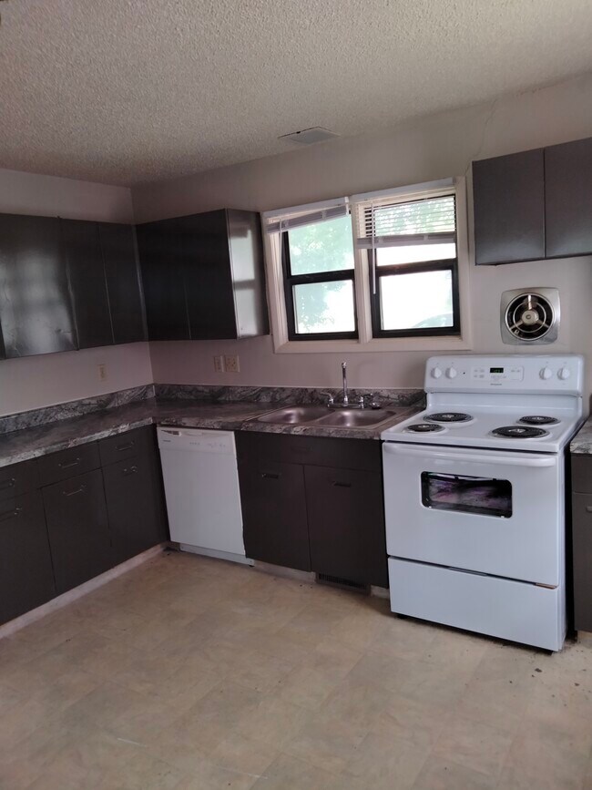 Montara Village Apartments For Rent in Topeka, KS