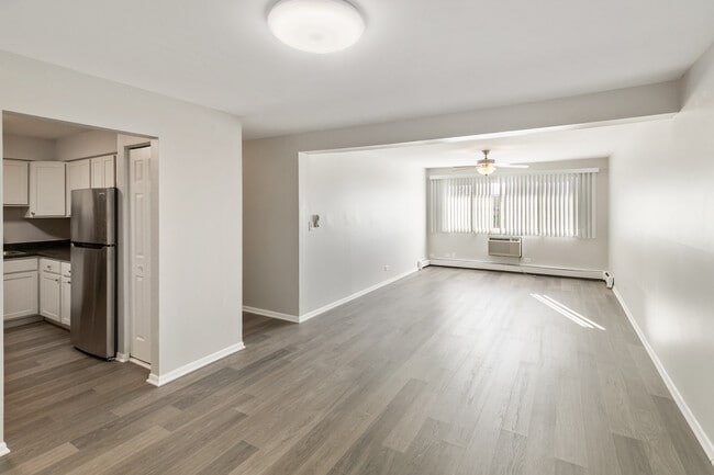 Photo - 705 S Milwaukee Ave