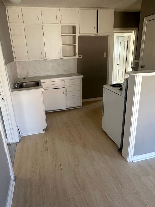 Photo - North Waco 3/1