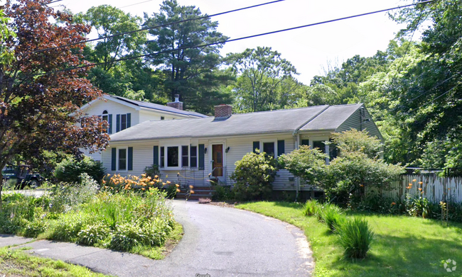 Building Photo - Spacious Single Family Rental in Haverhill...