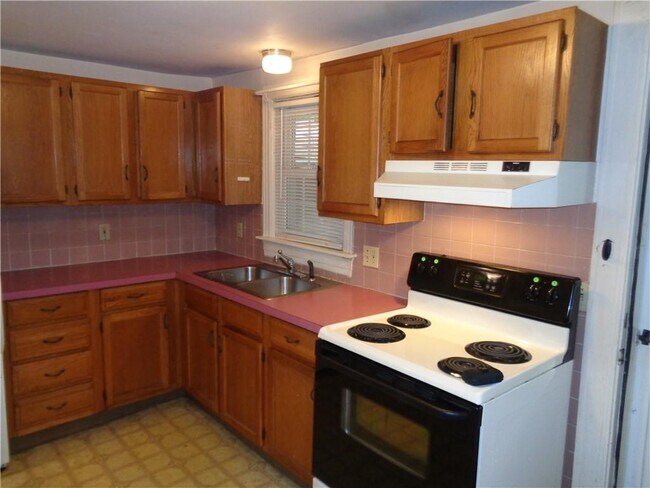 Photo - 115-117-117 Roger Williams Ave Unit R1