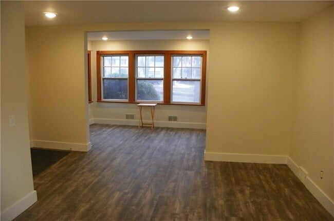 Photo - 1067 Winton Rd