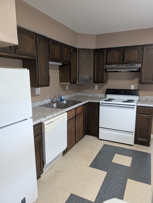 Kitchen - 103 Sibley Rd Unit C