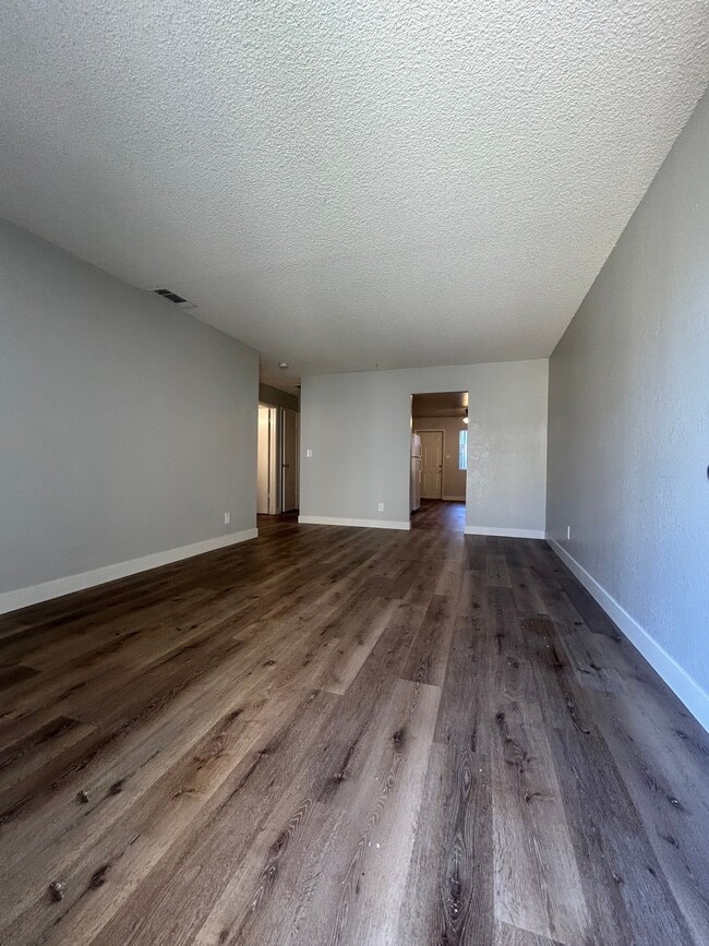 Building Photo - 656 Sunnyside Ave Unit 119