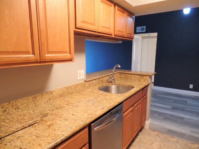 Photo - 5612 Rock Island Rd Unidad 151