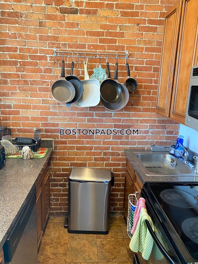 Photo - 23 Cortes St Unit 4