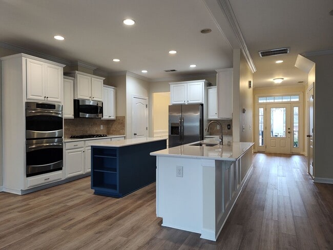 Photo - Gorgeous 5-bedroom, 5-bathroom house in the Lawson Community!