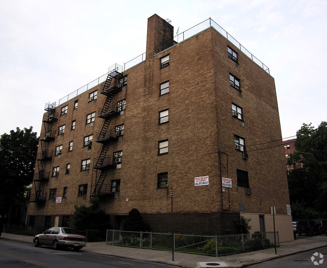 Photo - 505 Van Cortlandt Park Ave