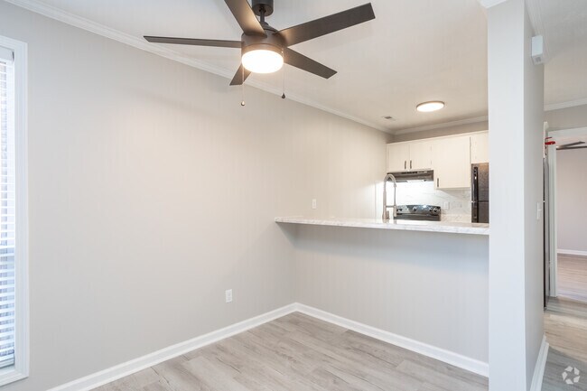1BR, 1BA - 700SF - Dining Area