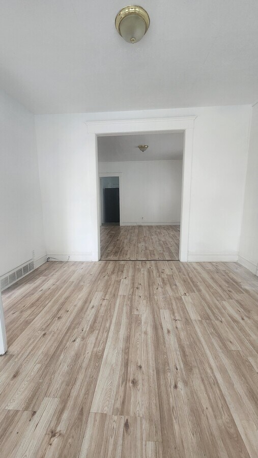 Photo - 123 Maple Ave Unit Upper