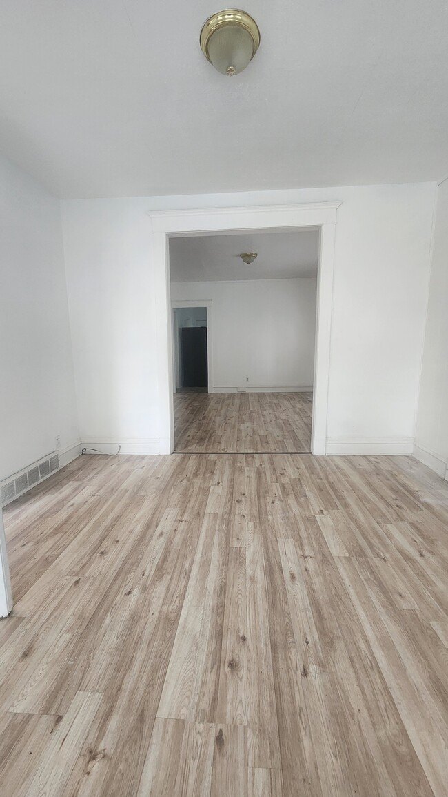 123 Maple Ave Unit Lower