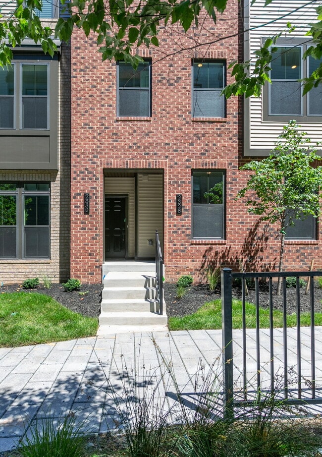 Photo - Elegant Townhome Living Near Herndon Conveniences