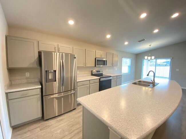 Photo - 188 Foxtail Loop