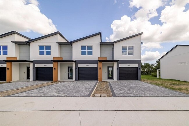 Photo - 2057 BARROSO