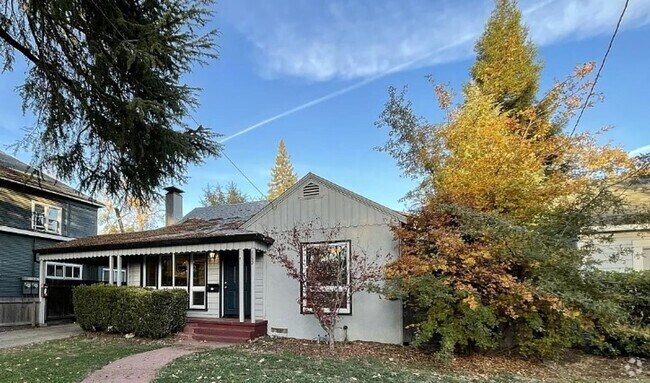Building Photo - Available SOON - Beautiful Renovated House...