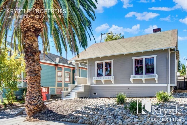 Building Photo - Spacious One Bedroom Craftsman-era Cottage Rental