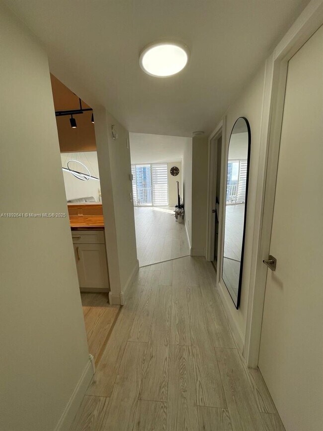 Photo - 2801 NE 183rd St Unidad 1611W