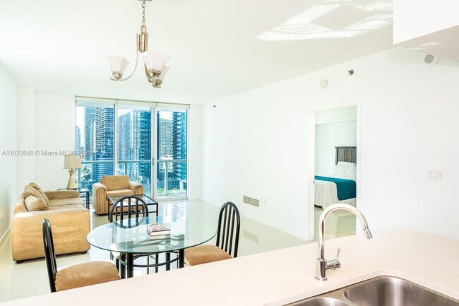 Photo - 55 SE 6th St Unidad 2210 Rental