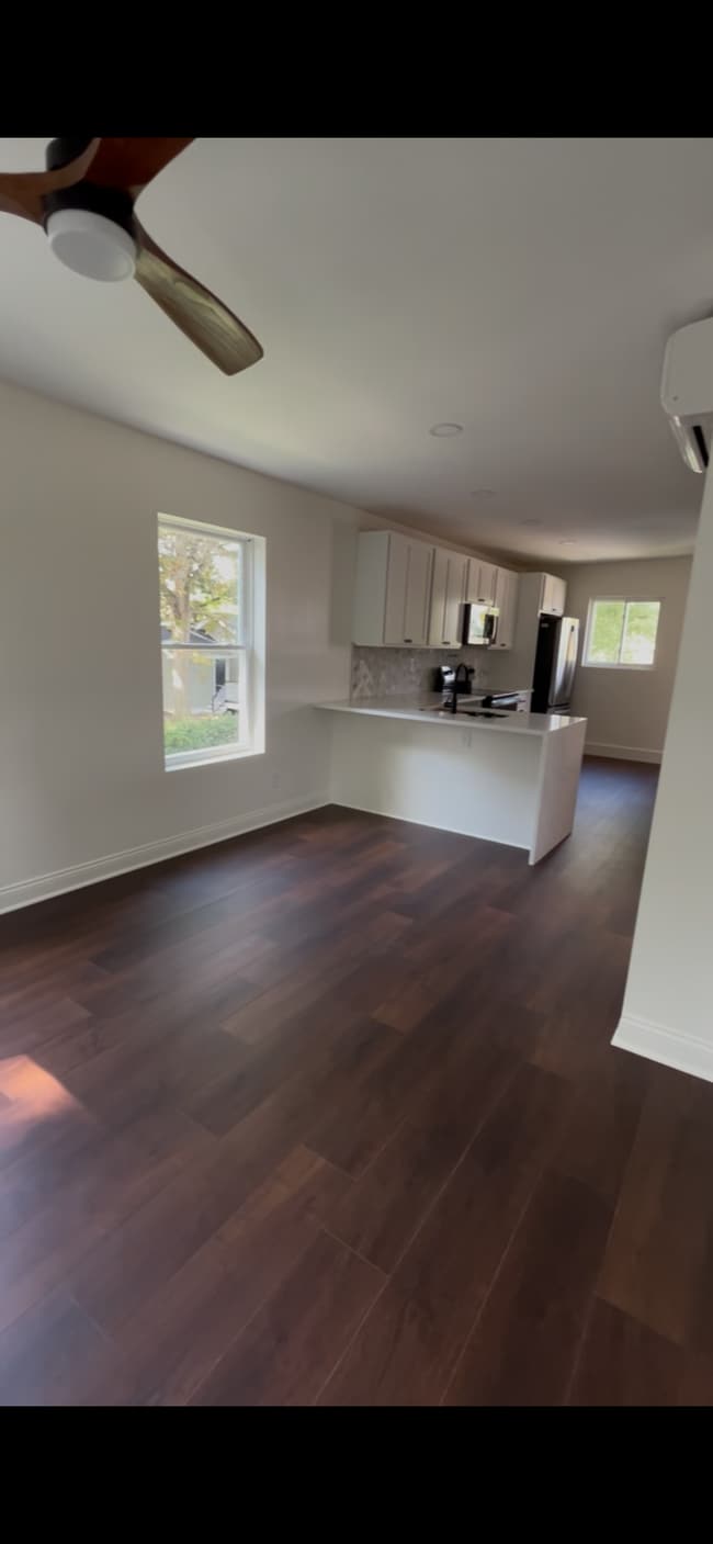 Building Photo - 2133 Napoleon St Unit B Rental