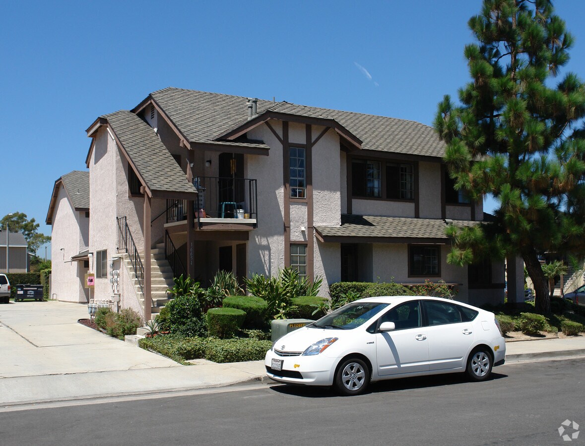 Photo - 16651 Island Cir