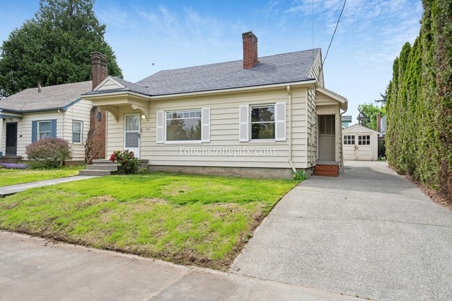 Photo - Classic Rose City Park 3 Bedroom Home with Wood Burning Fireplace