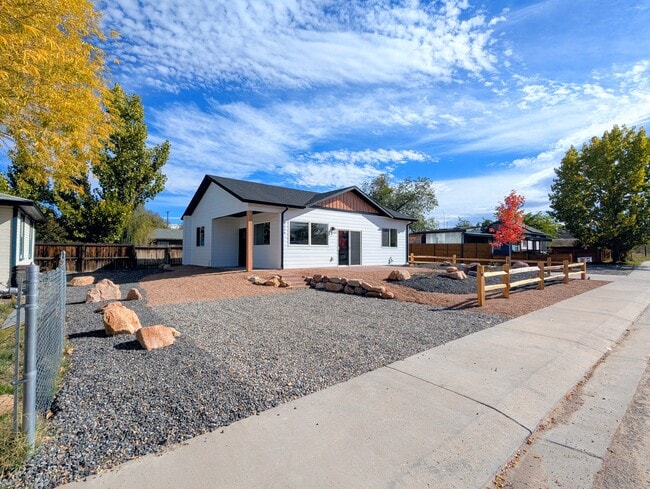 Building Photo - 317 W Ouray Ave