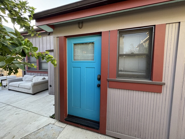 Photo - 1081 W 30th St