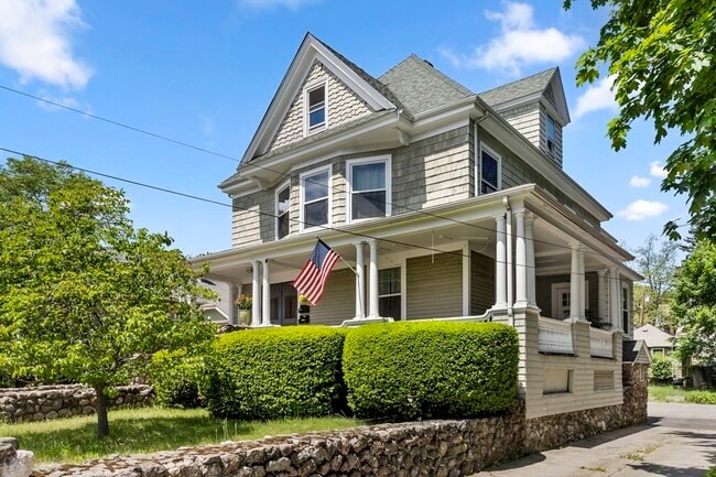 Building Photo - 221 Franklin St