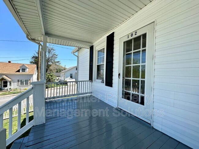 Photo - 102 Biltmore St