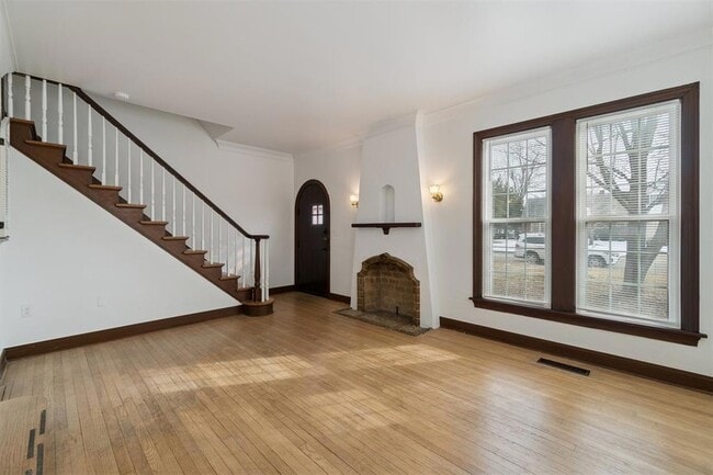 Photo - 1905 N Brauer Ave