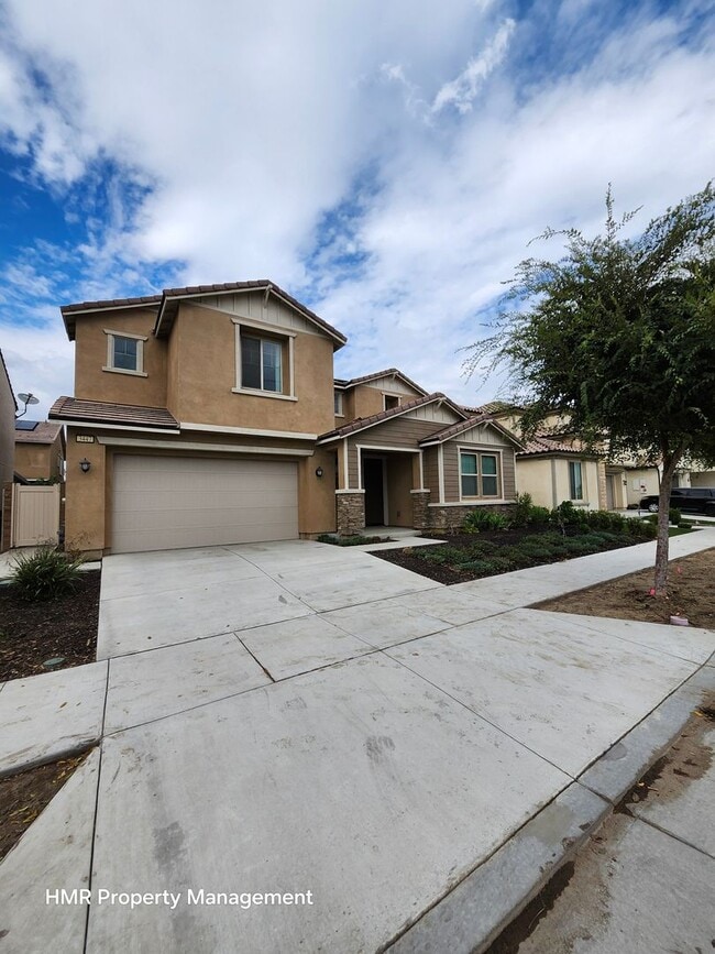 Beautiful two story 5 bedroom in ontario R... - Beautiful two story 5 bedroom in ontario R...