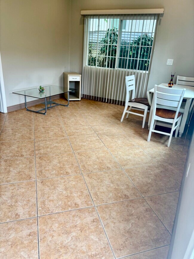 Photo - 5849 White Oak Ave