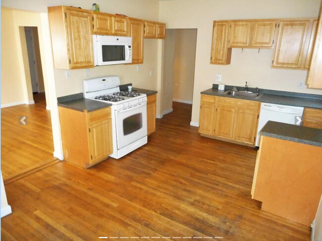 Photo - 114 Greenbrier St Unit 1