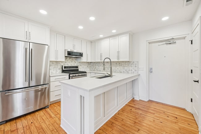 Building Photo - 692 N High St