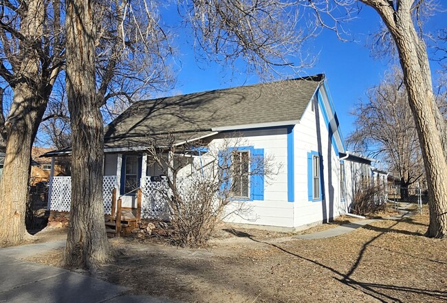 Building Photo - 4 Bedrooms, 2 Bathrooms with a Fenced Yard