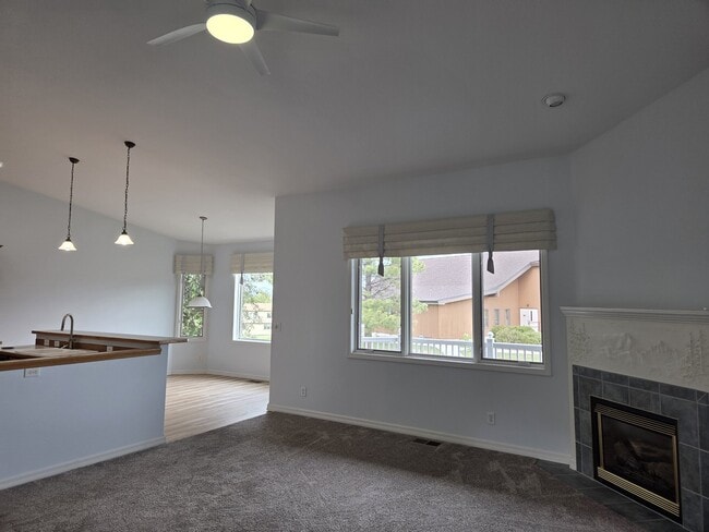 Photo - 521 Burnham Pl