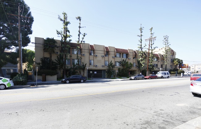 Photo - 7139 Hazeltine Ave