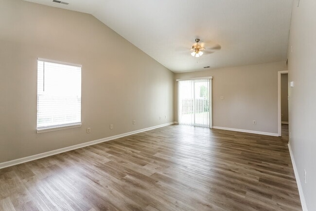 Photo - 1352 E McClarnon Dr