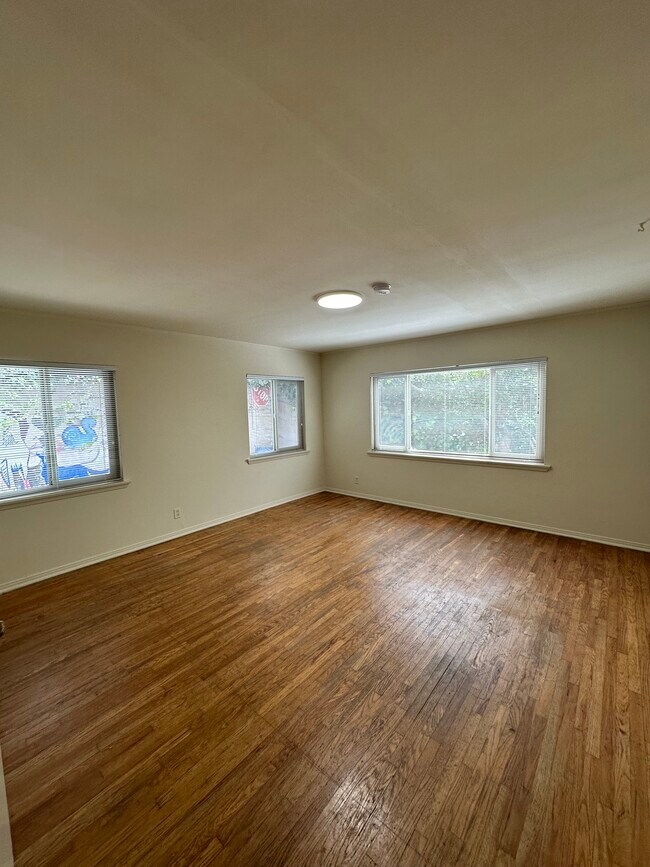 Photo - 548 Kelton Ave Unit 552.5